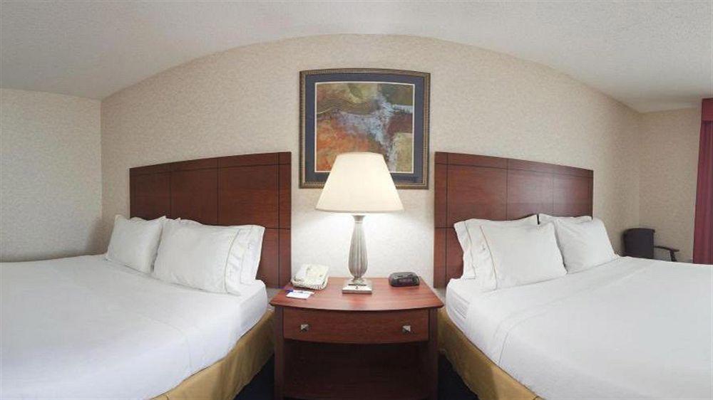 Holiday Inn Express Deforest By Ihg Exterior photo