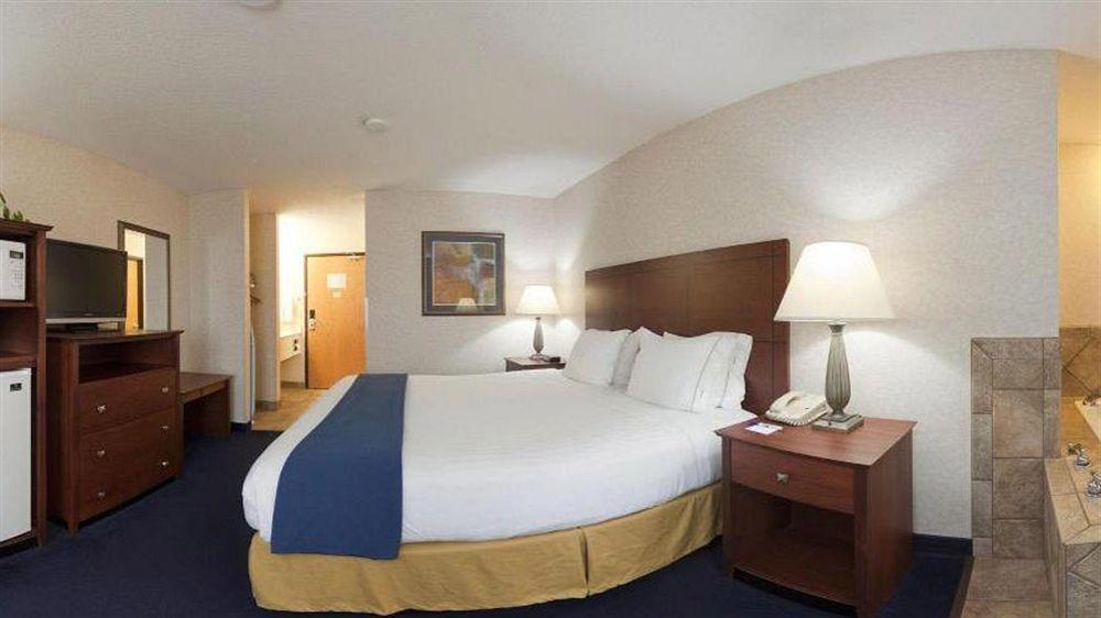 Holiday Inn Express Deforest By Ihg Exterior photo