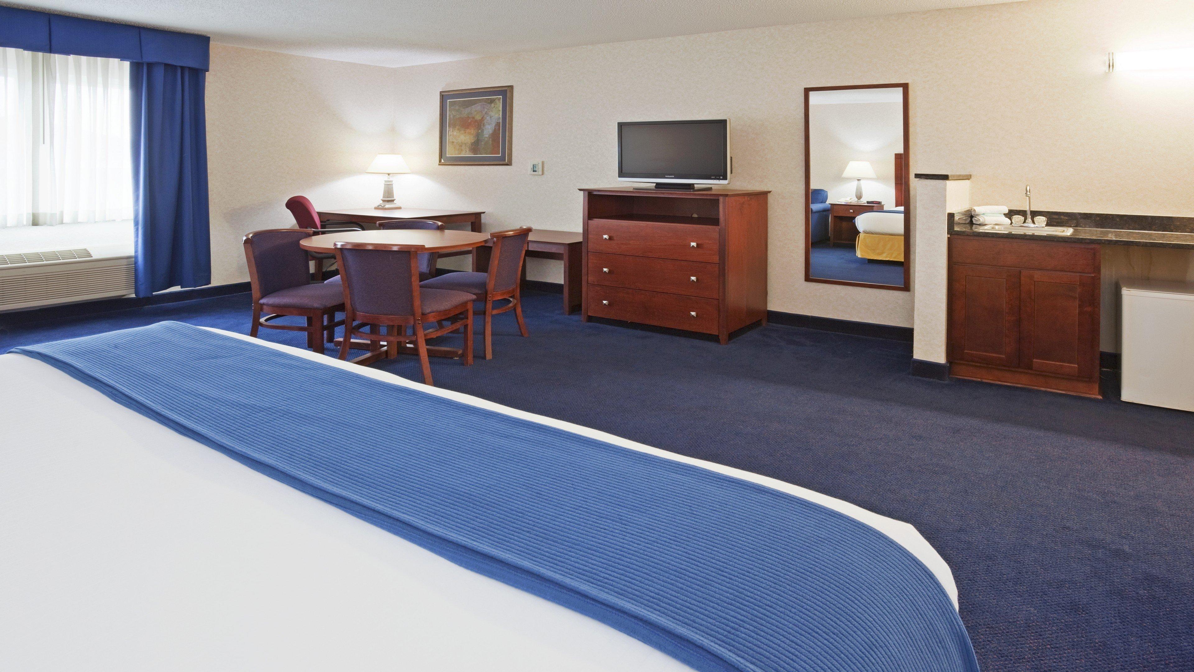 Holiday Inn Express Deforest By Ihg Room photo