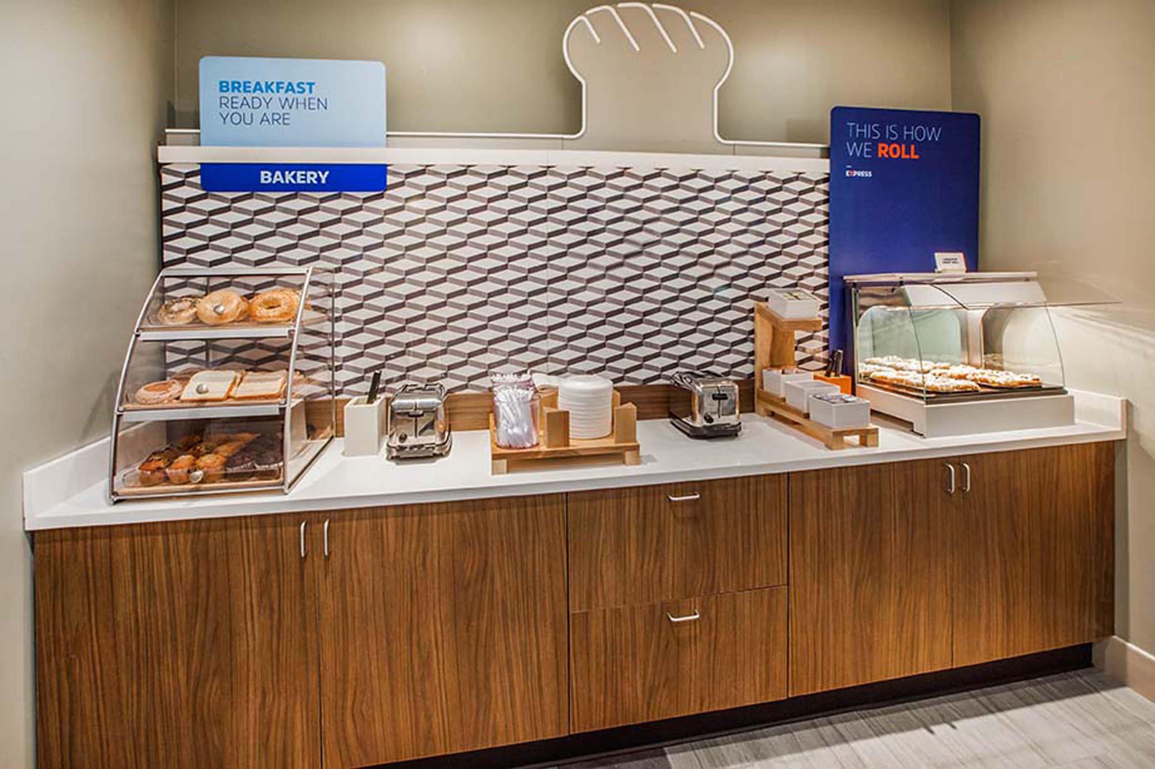 Holiday Inn Express Deforest By Ihg Exterior photo