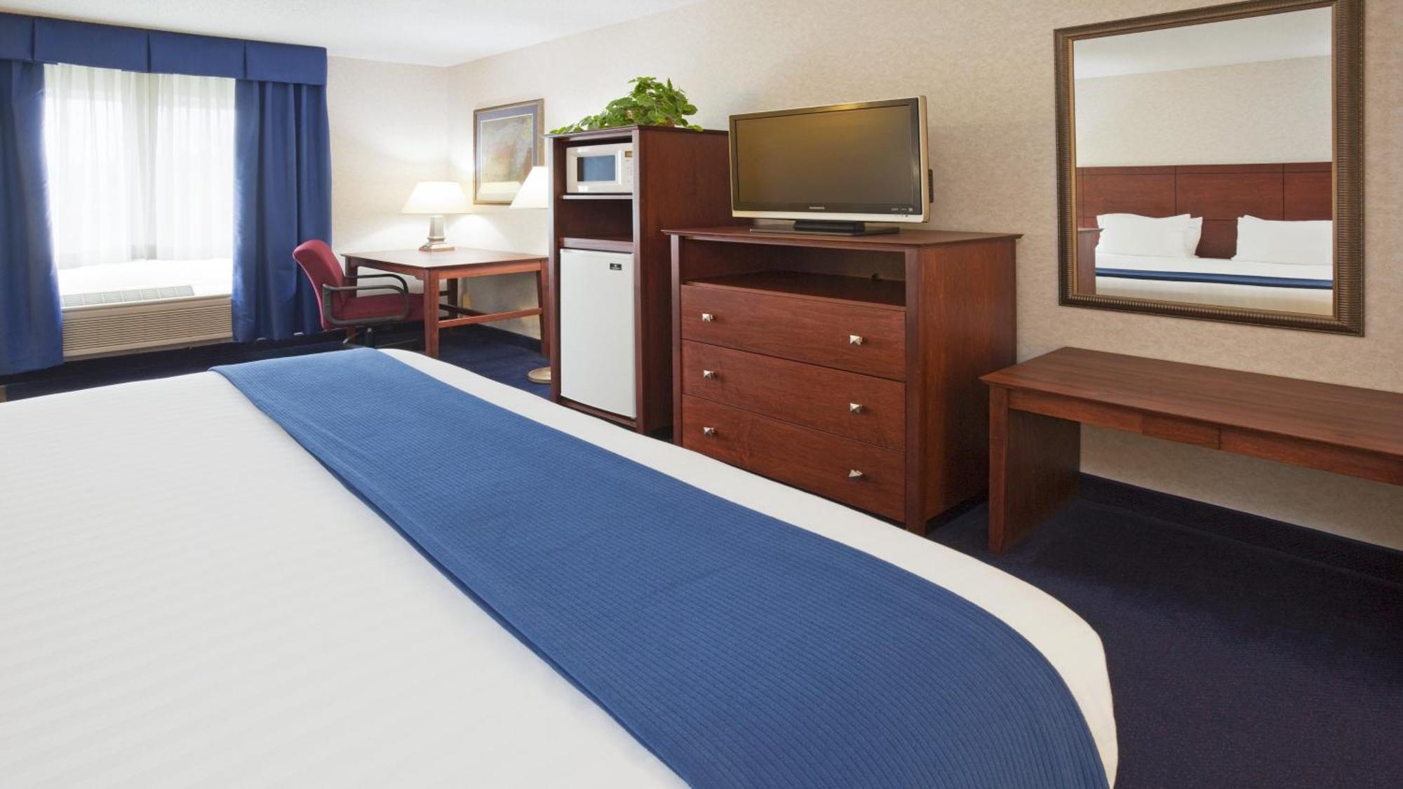 Holiday Inn Express Deforest By Ihg Exterior photo