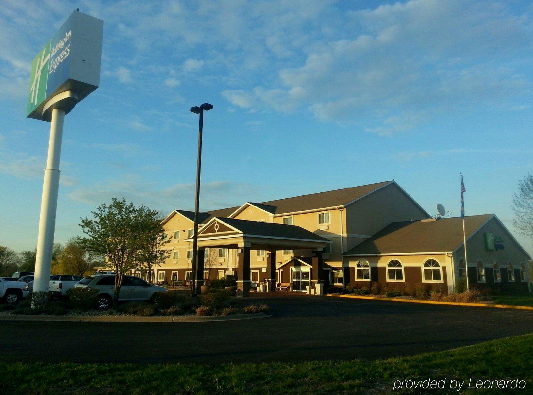 Holiday Inn Express Deforest By Ihg Exterior photo