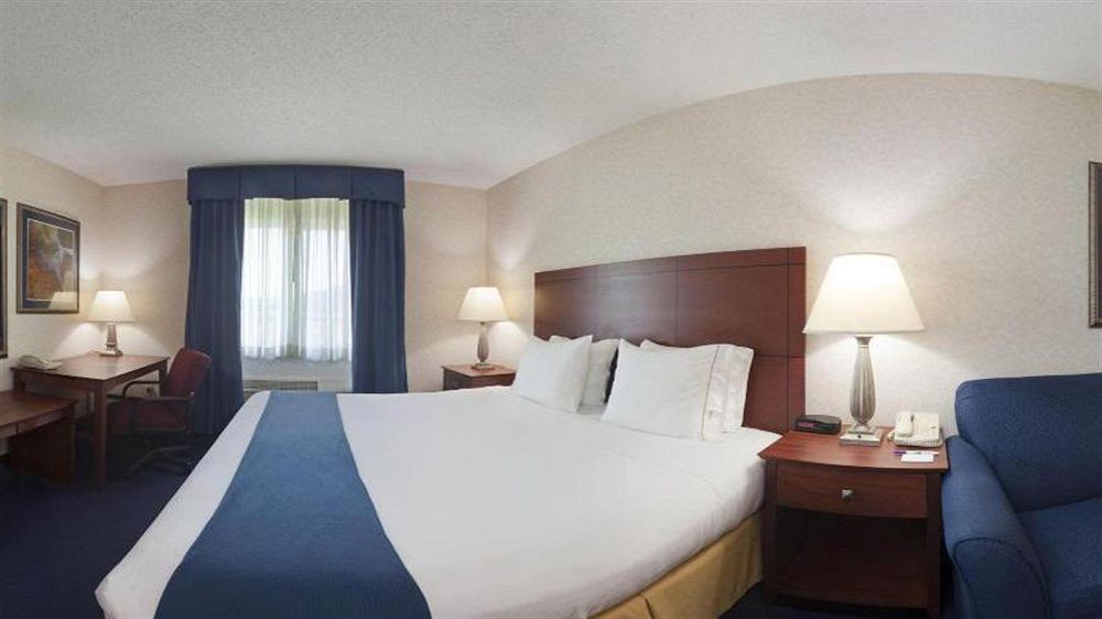 Holiday Inn Express Deforest By Ihg Exterior photo