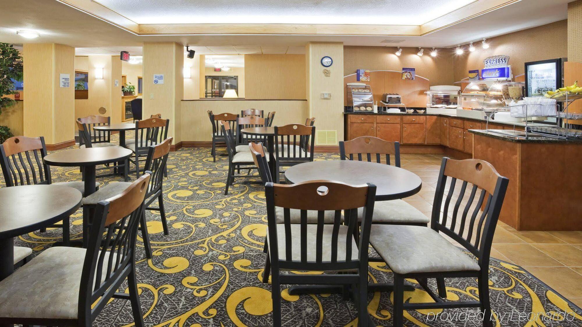Holiday Inn Express Deforest By Ihg Exterior photo