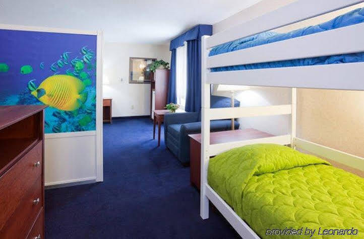 Holiday Inn Express Deforest By Ihg Exterior photo